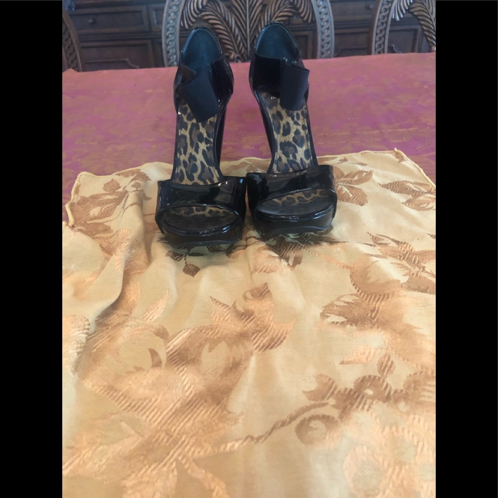 Gianni Bini Black Patent Leather Open Toed Dress Sandal.  Size 7 1/2.  Like New